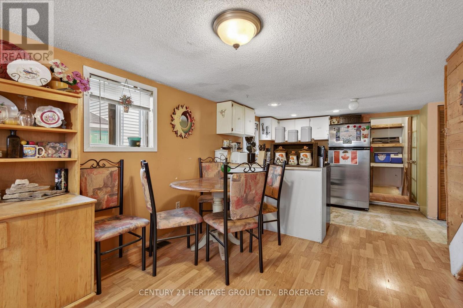 326 DUNDAS STREET - 6