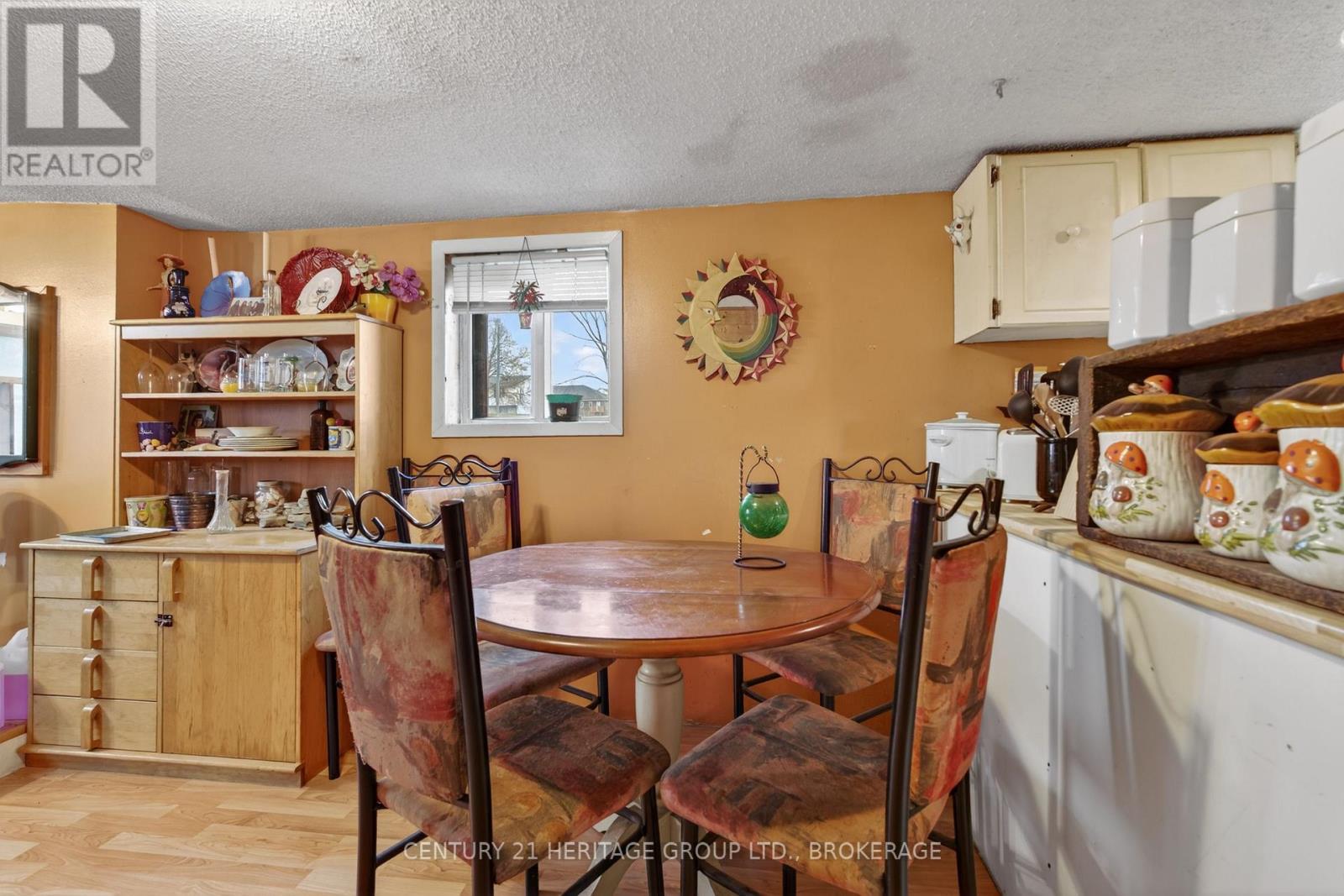 326 DUNDAS STREET - 7