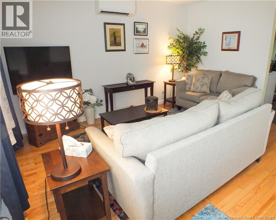 121 Creighton Street South - Image 10