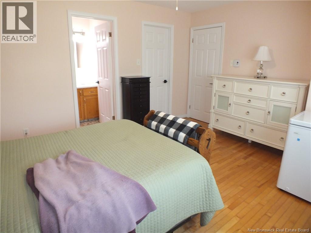 121 Creighton Street South - Image 20