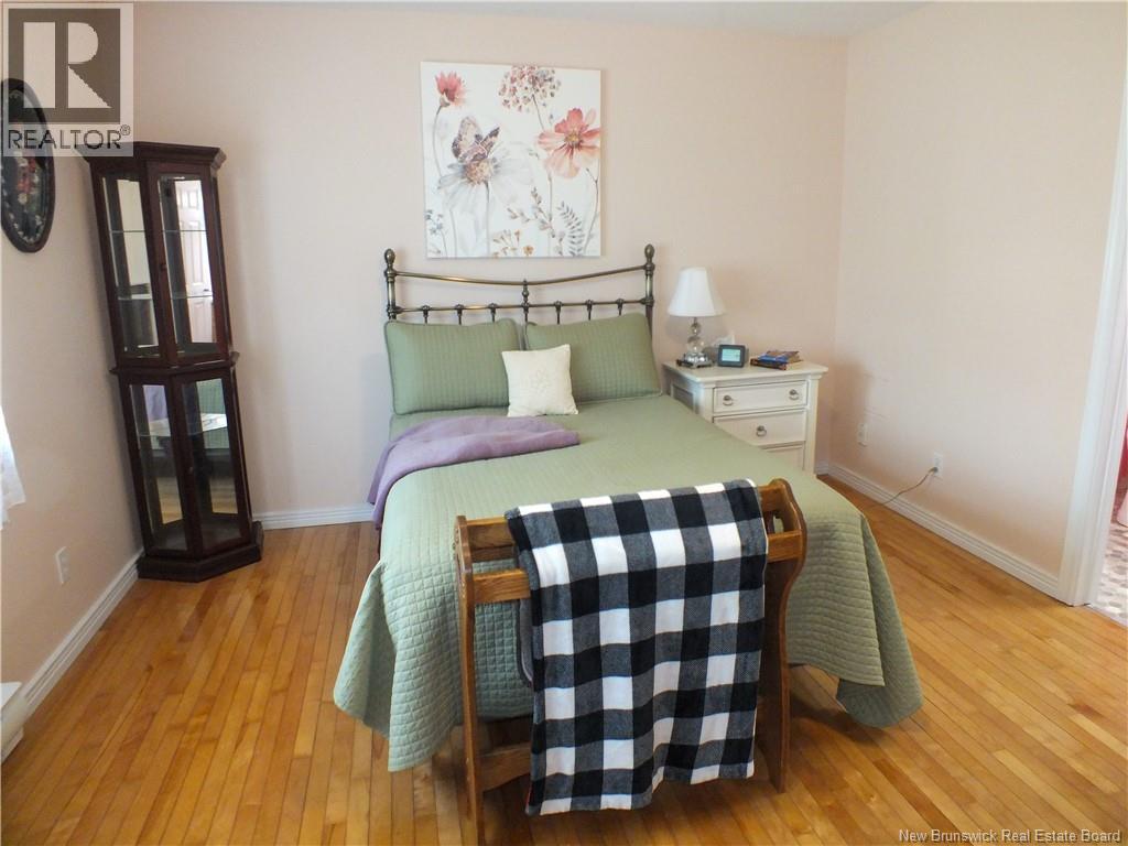121 Creighton Street South - Image 23