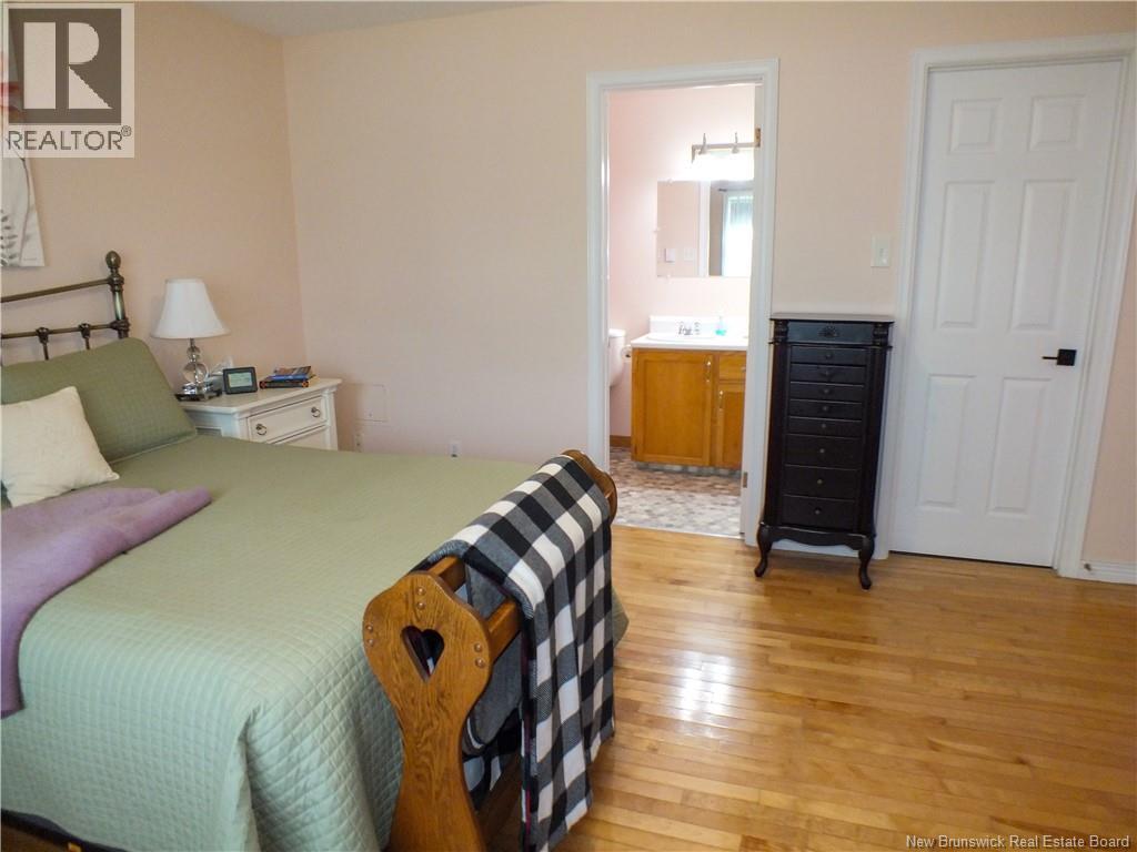 121 Creighton Street South - Image 24