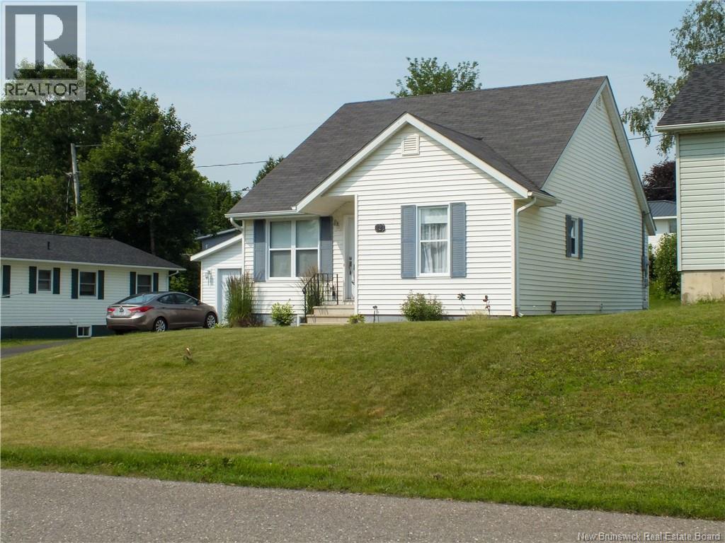 121 Creighton Street South - Image 3
