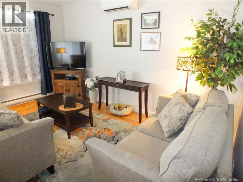 121 Creighton Street South - Image 8