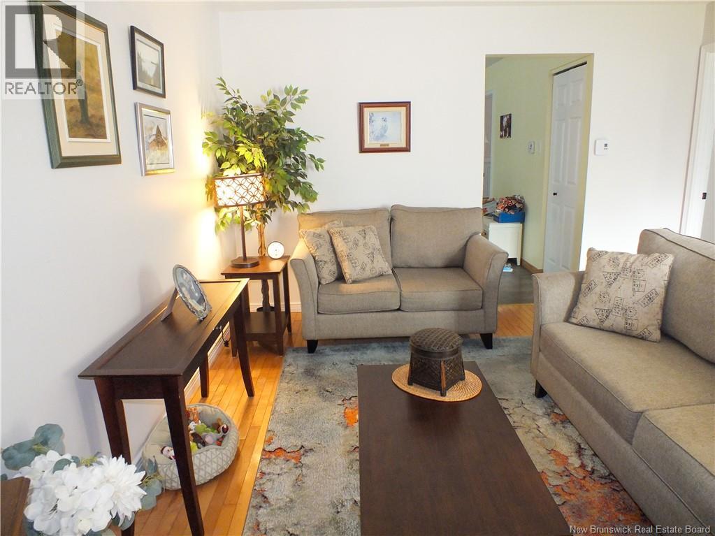 121 Creighton Street South - Image 9