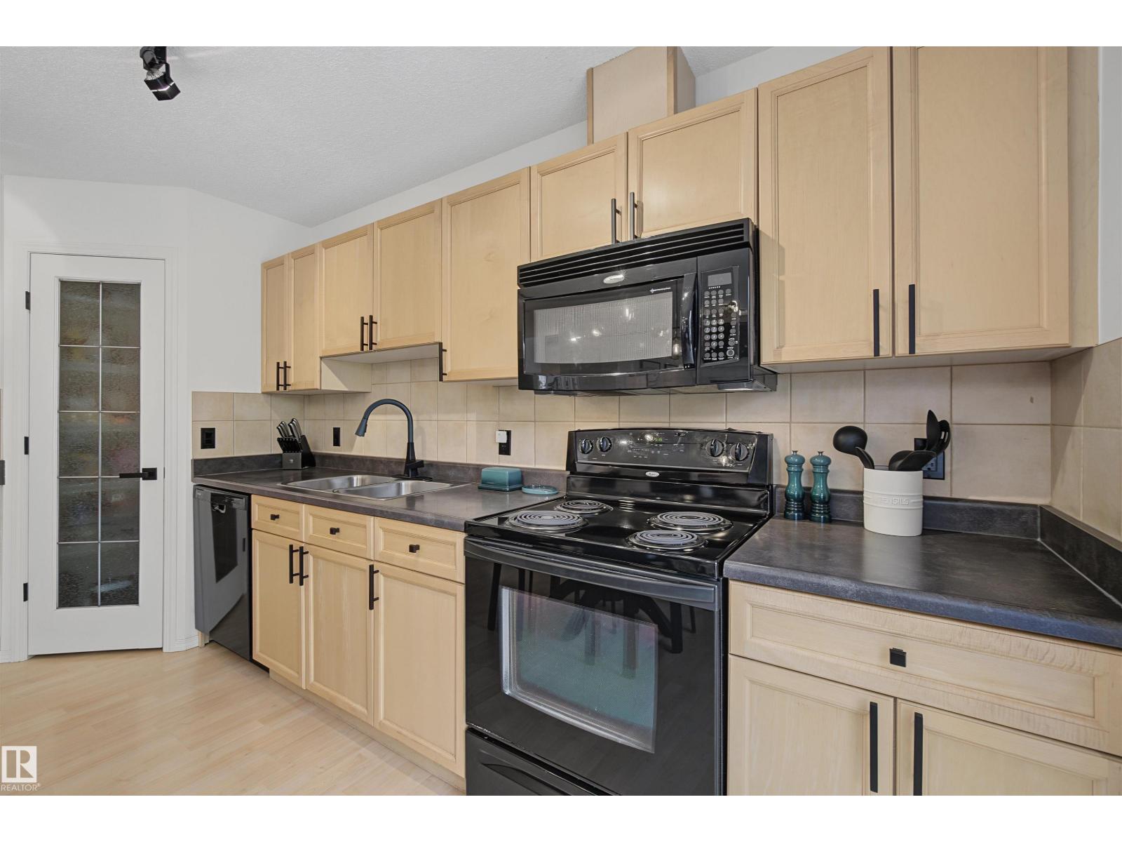 #15 450 HYNDMAN CR NW — photo 12