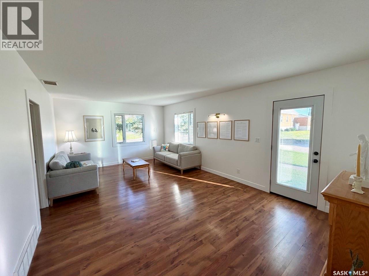 16 Woodhams AVENUE — photo 6