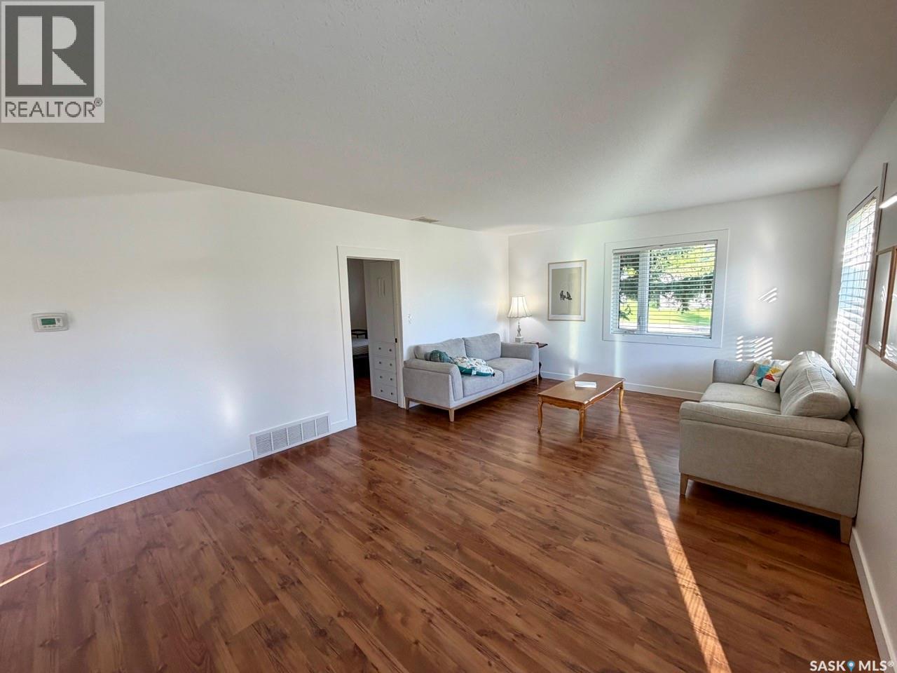16 Woodhams AVENUE — photo 8