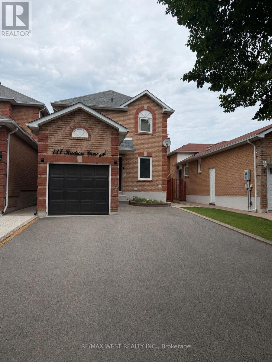 137 HUDSON CRESCENT - 1