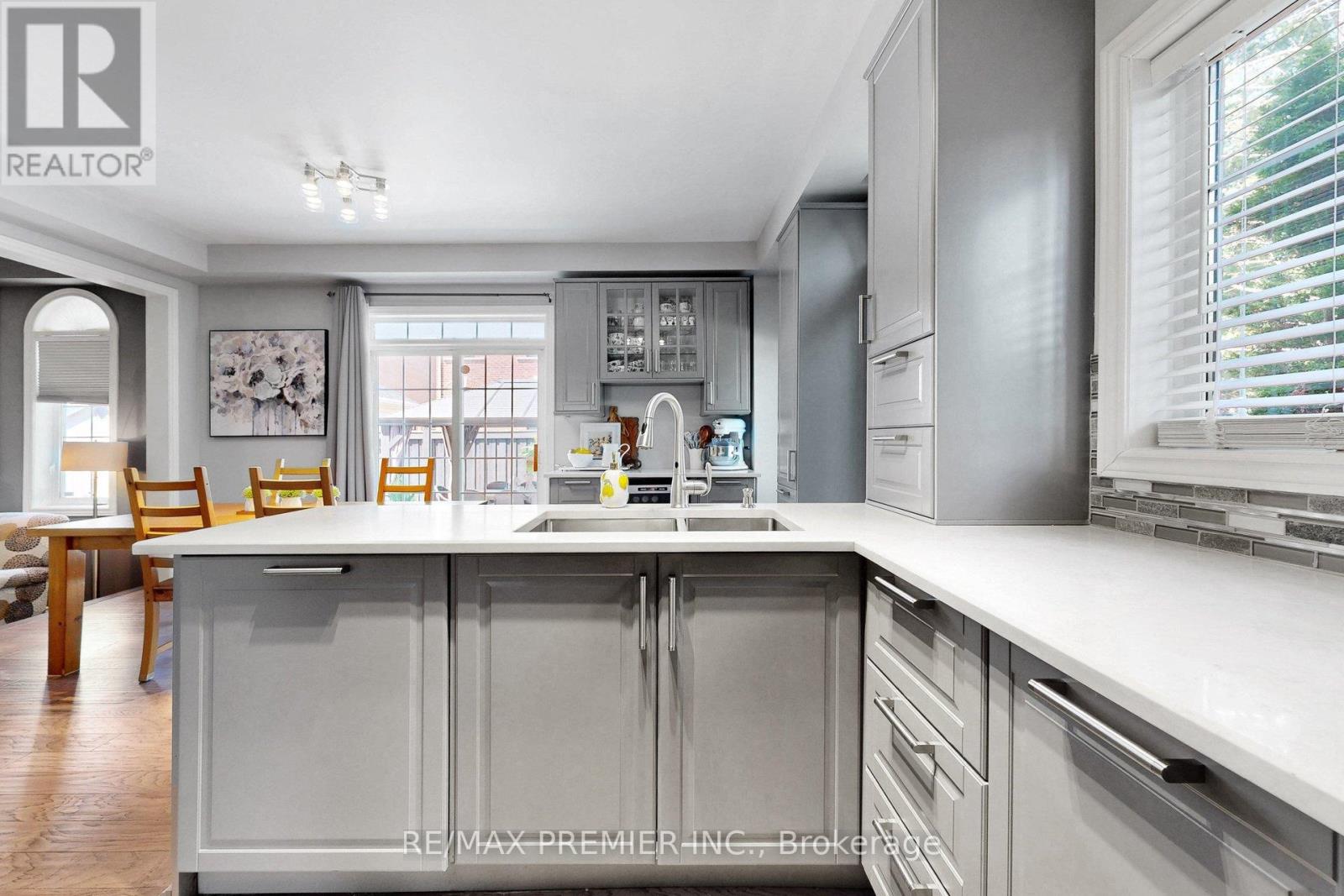124 KINGSVIEW DRIVE - 12