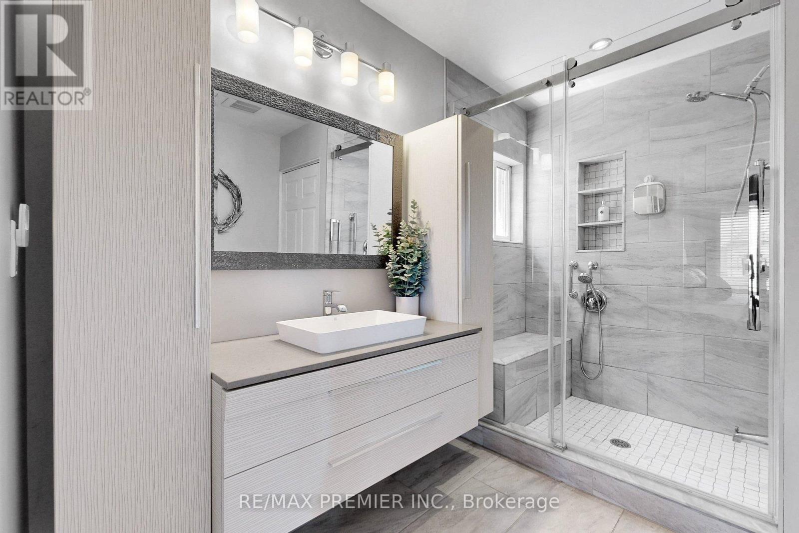 124 KINGSVIEW DRIVE - 21