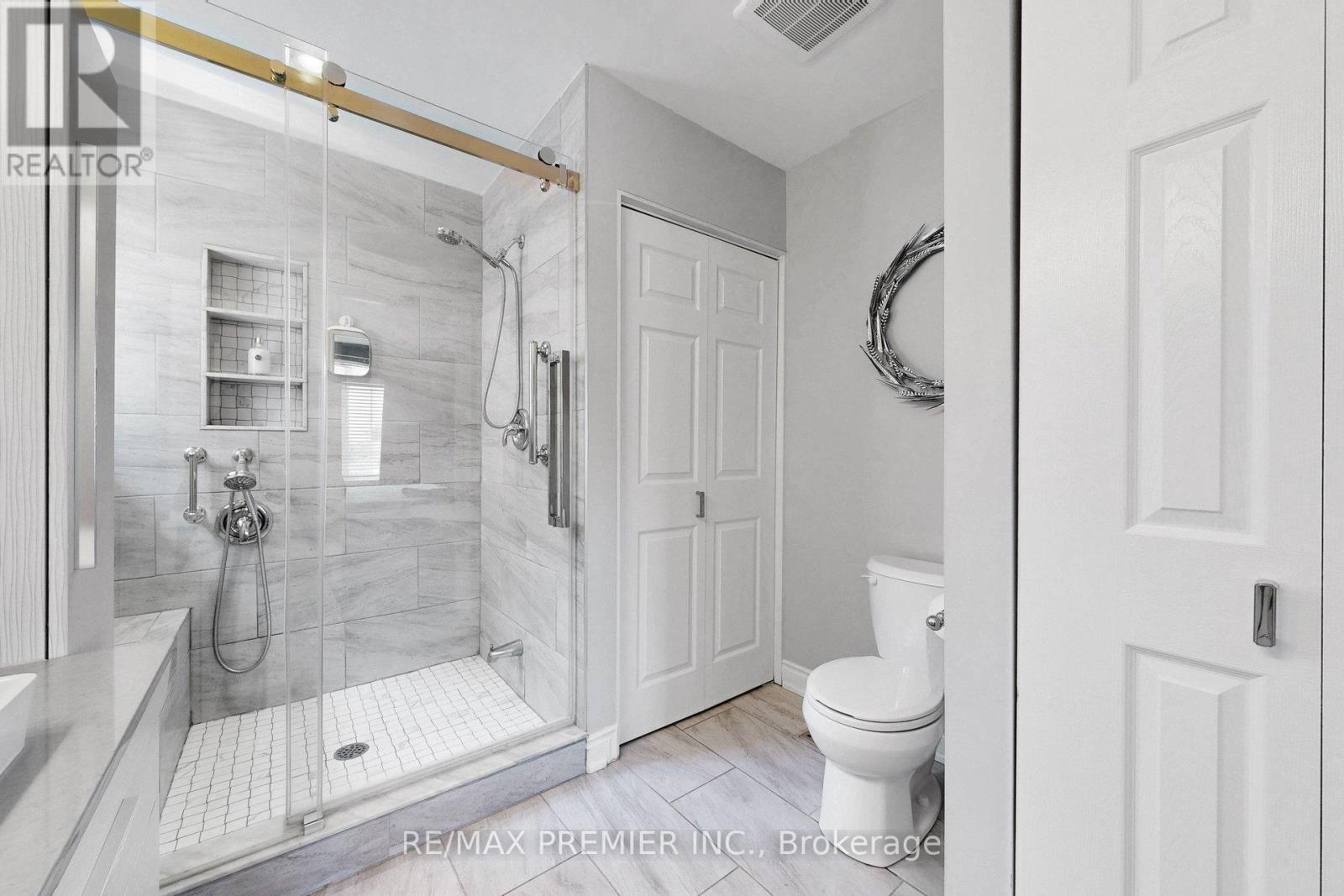 124 KINGSVIEW DRIVE - 22