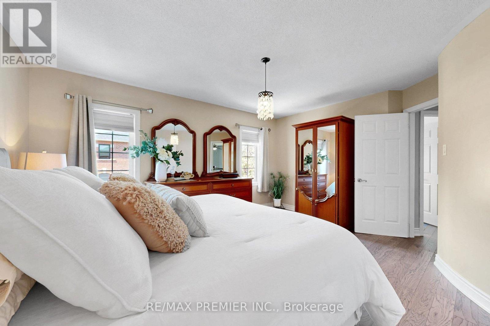 124 KINGSVIEW DRIVE - 24