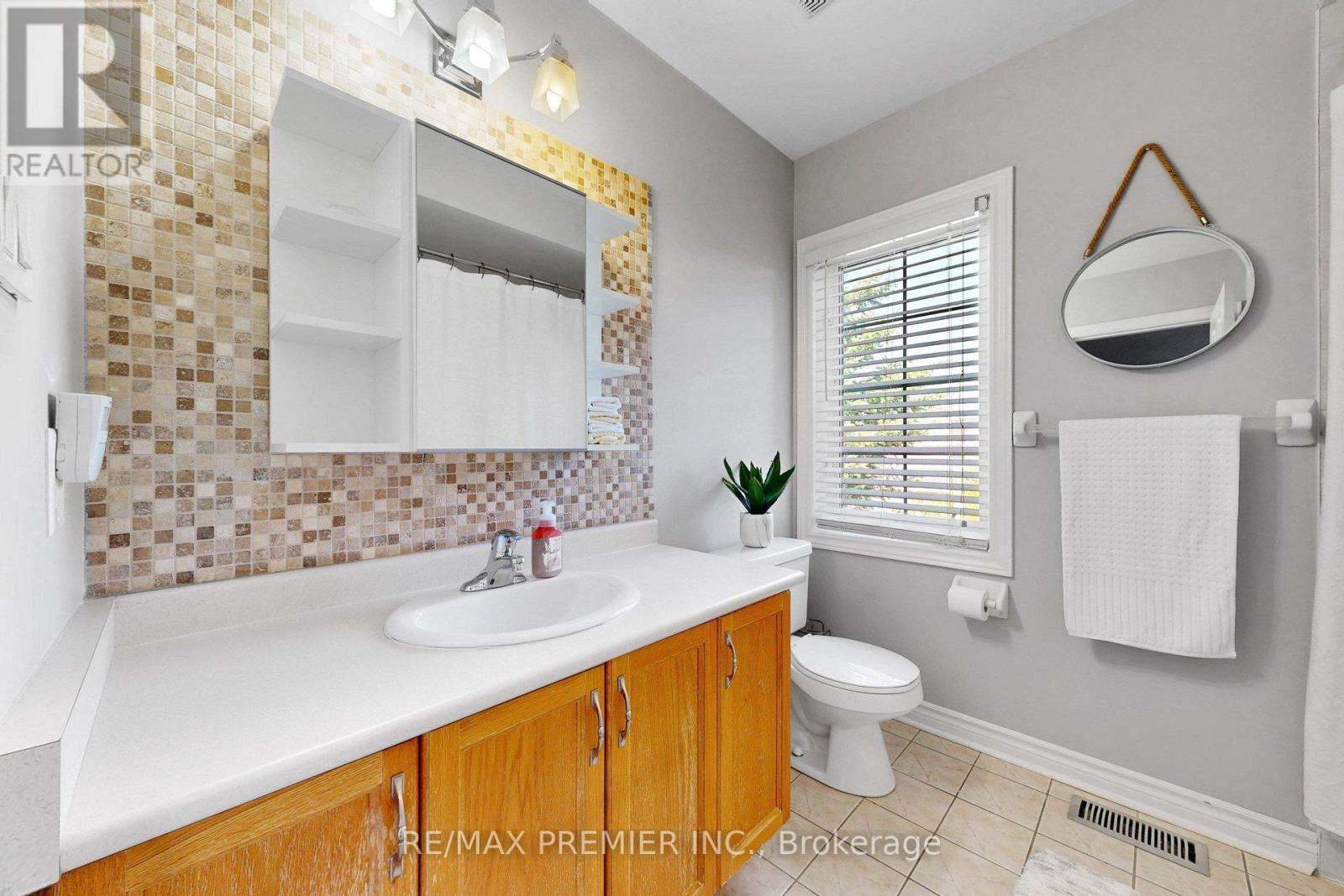 124 KINGSVIEW DRIVE - 26