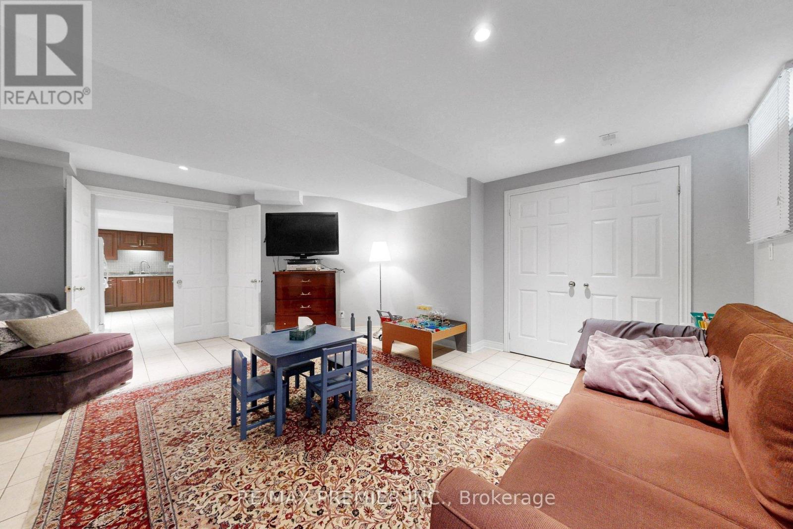 124 KINGSVIEW DRIVE - 27