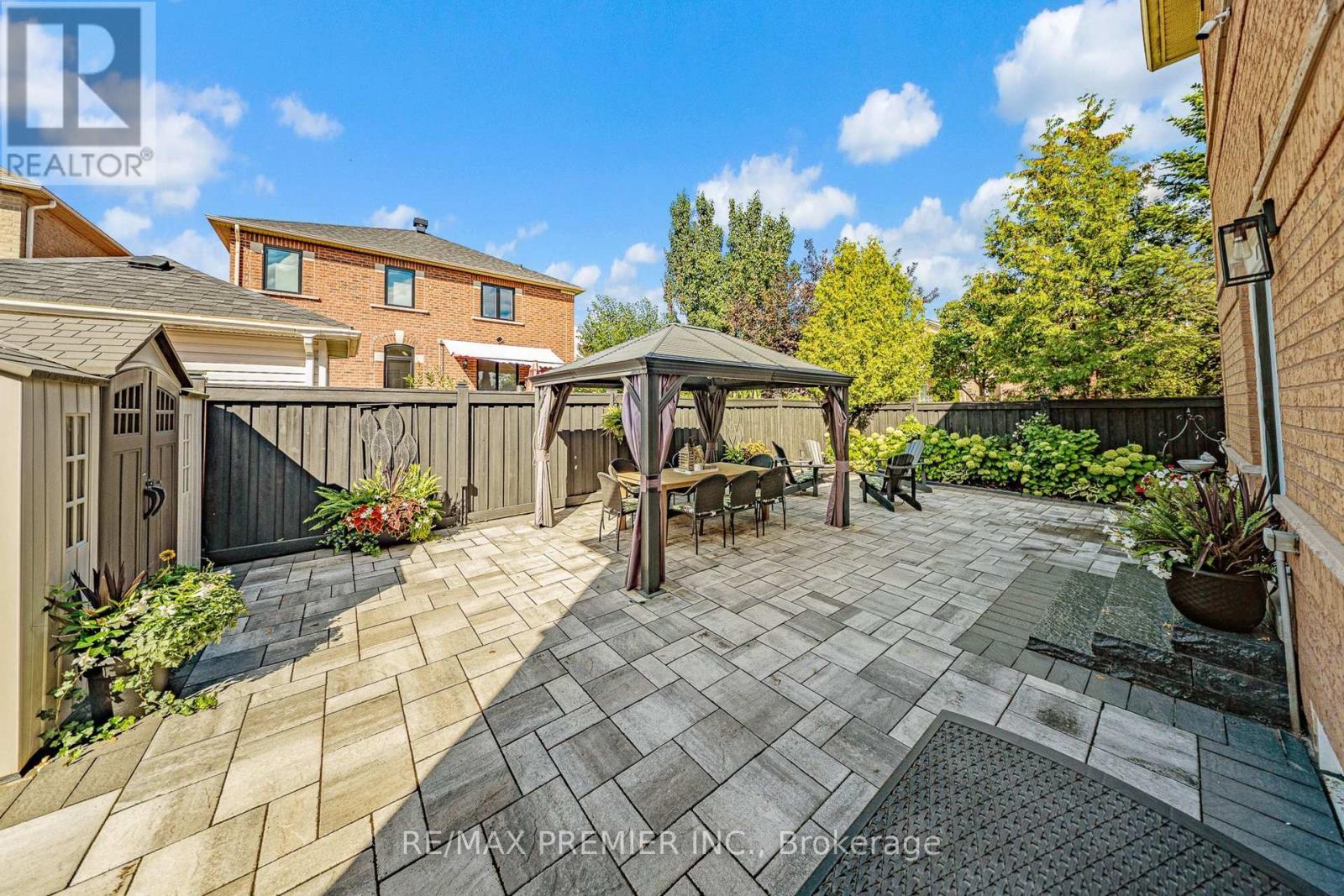 124 KINGSVIEW DRIVE - 32