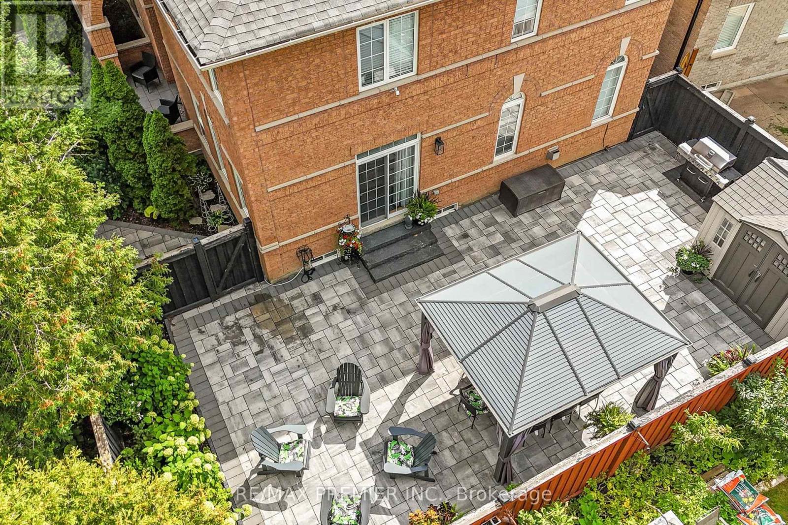 124 KINGSVIEW DRIVE - 33
