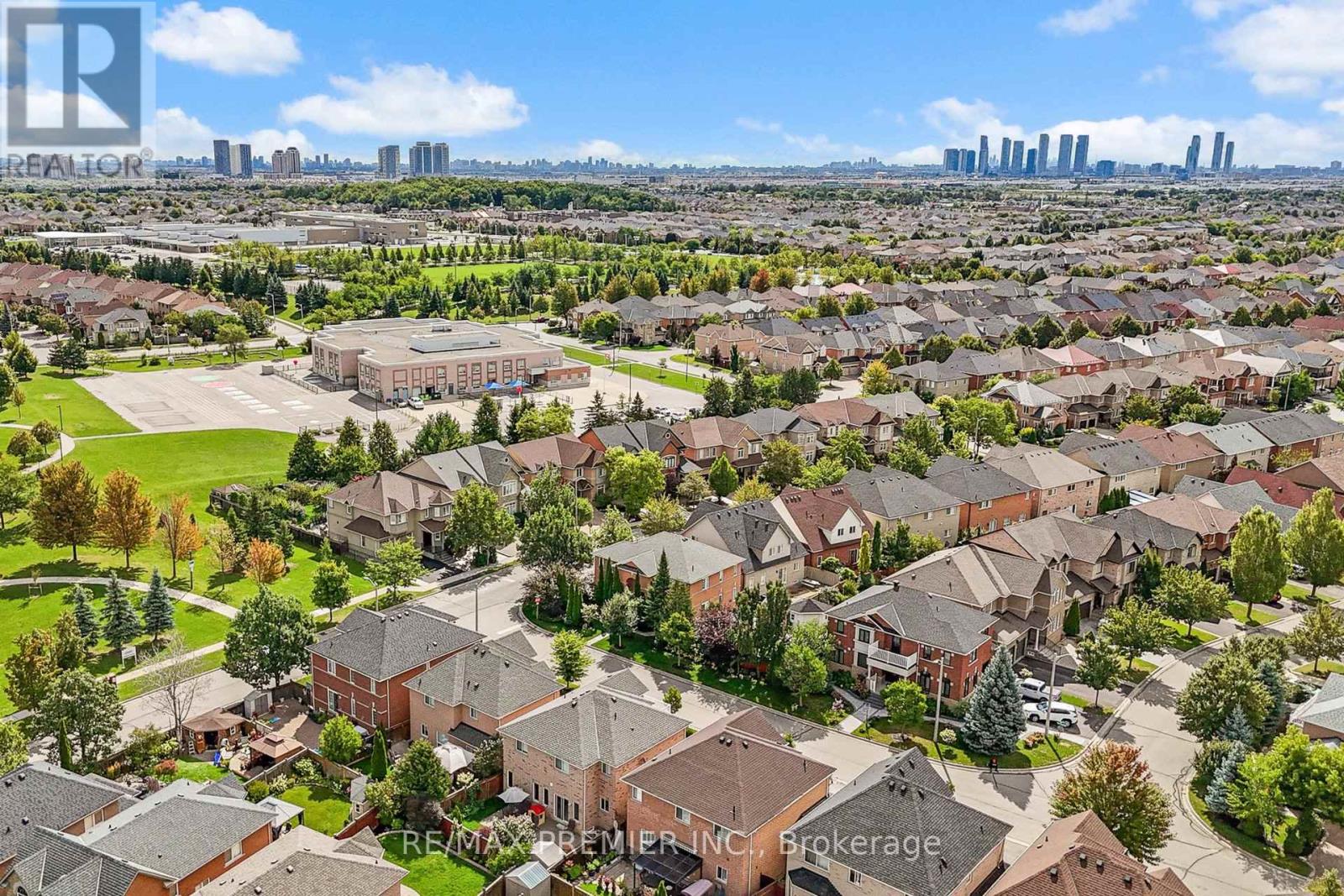 124 KINGSVIEW DRIVE - 36