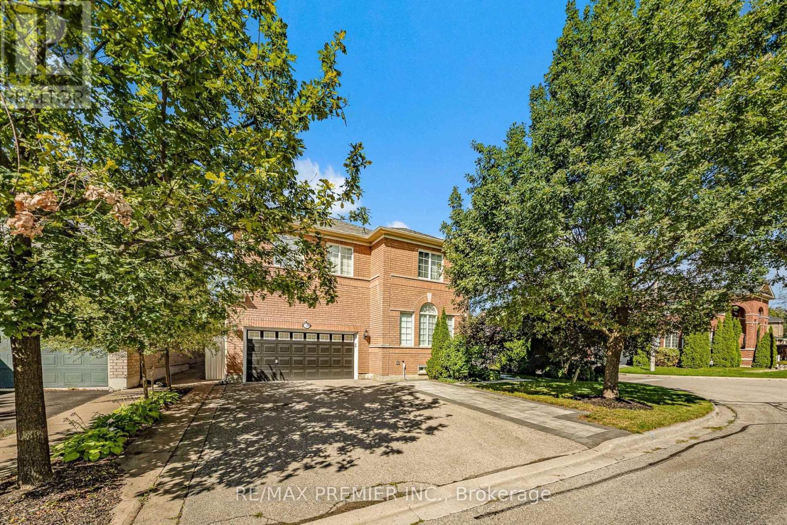 124 KINGSVIEW DRIVE - 38
