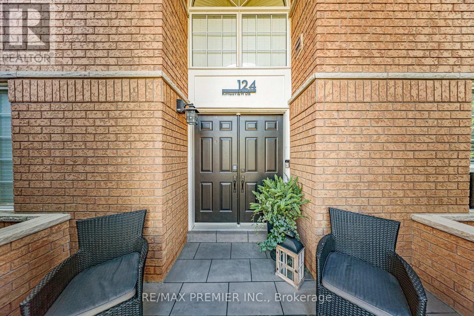 124 KINGSVIEW DRIVE - 39