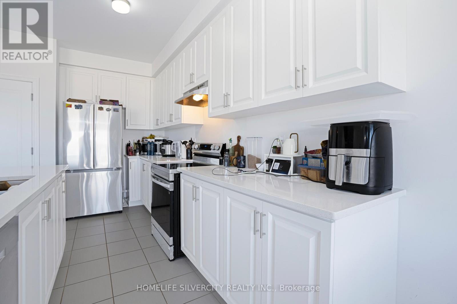 12 KINGSBURY TRAIL - 21