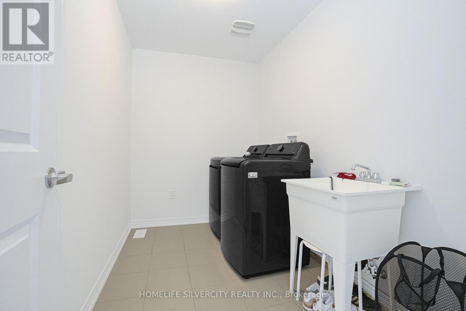 12 KINGSBURY TRAIL - 42