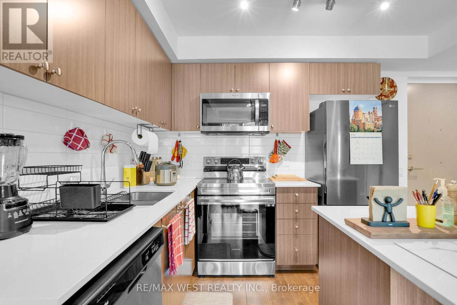 #216 58 LAKESIDE TERRACE - 4