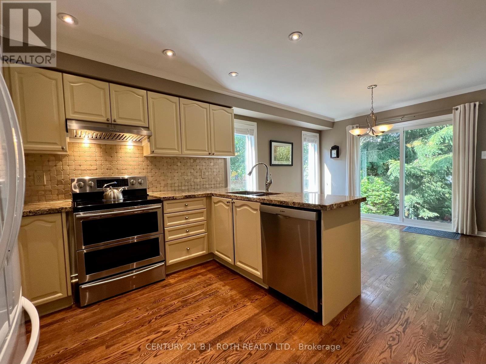 47 LOOKER DRIVE - 10