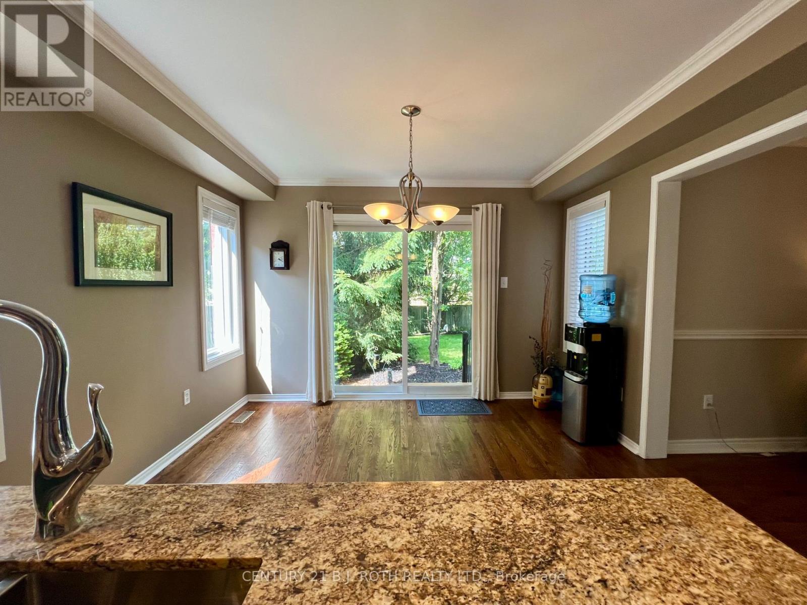 47 LOOKER DRIVE - 11
