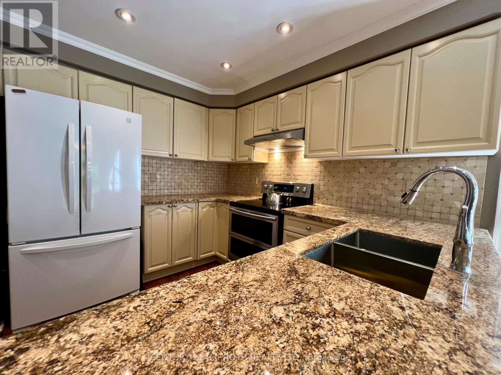 47 LOOKER DRIVE - 12