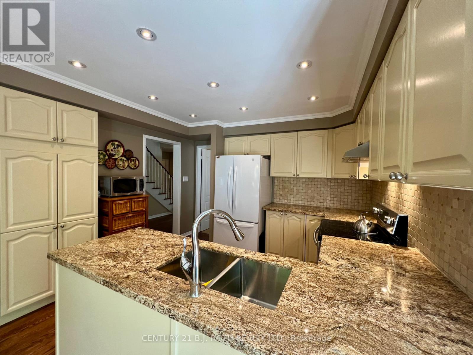47 LOOKER DRIVE - 13