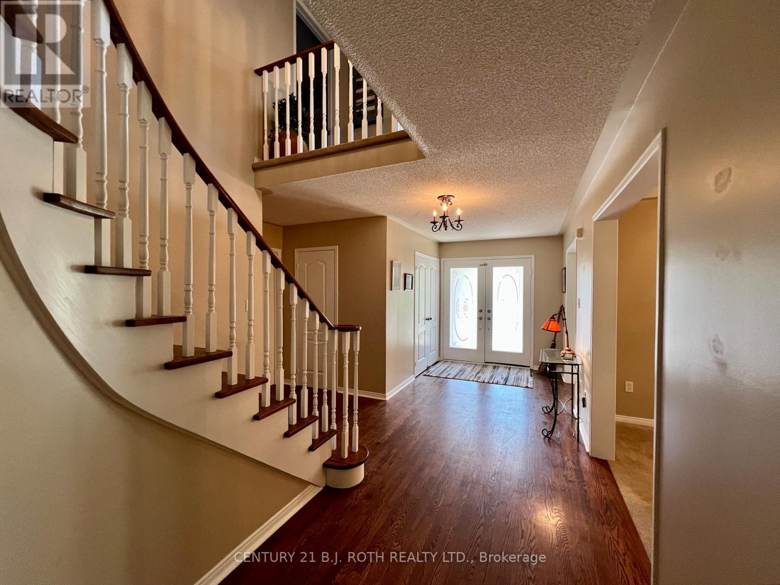 47 LOOKER DRIVE - 18