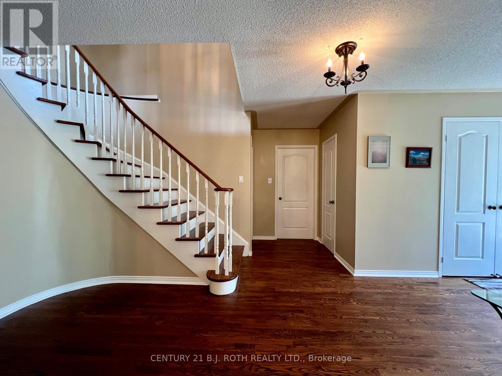 47 LOOKER DRIVE - 19