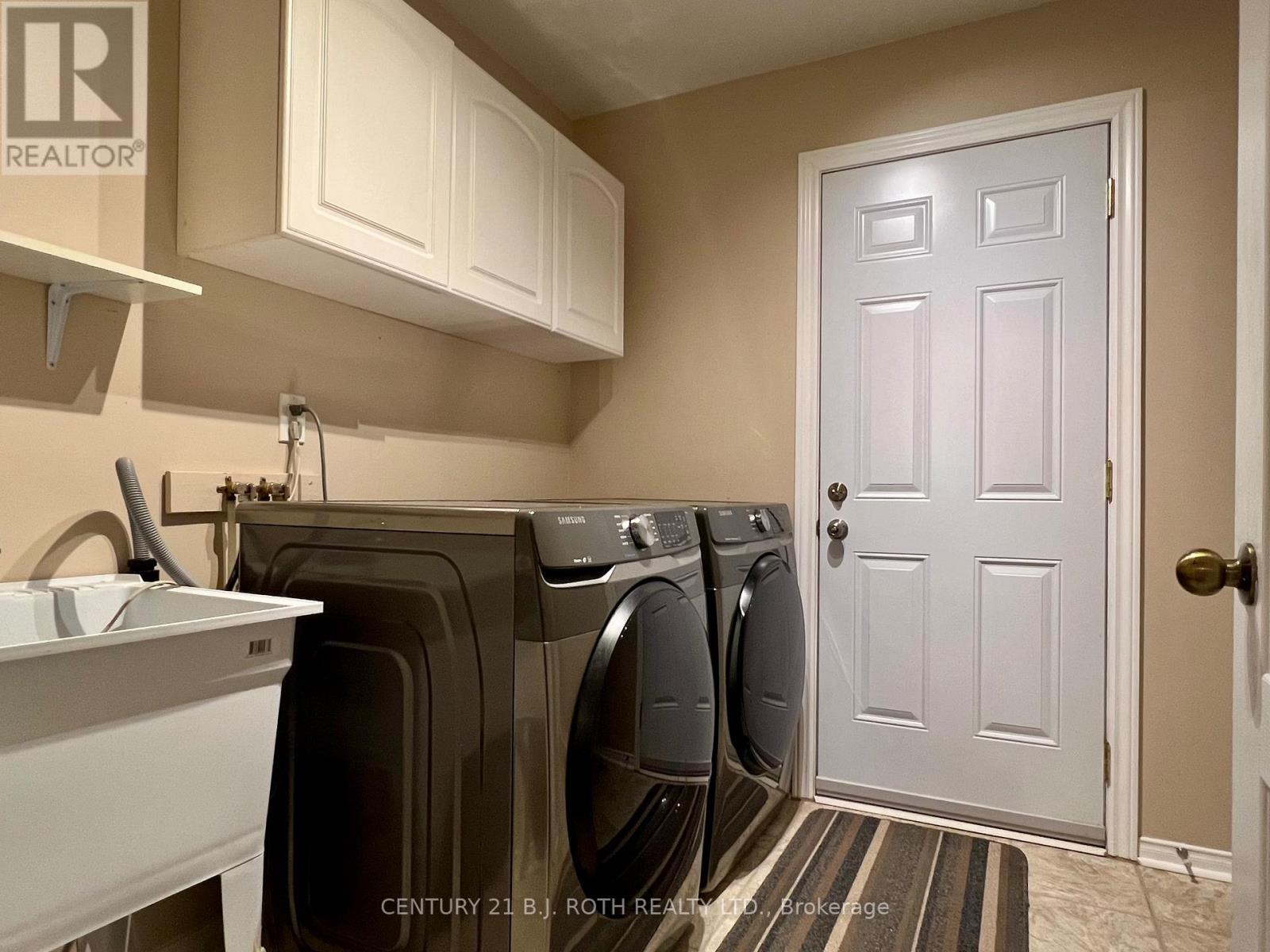 47 LOOKER DRIVE - 23