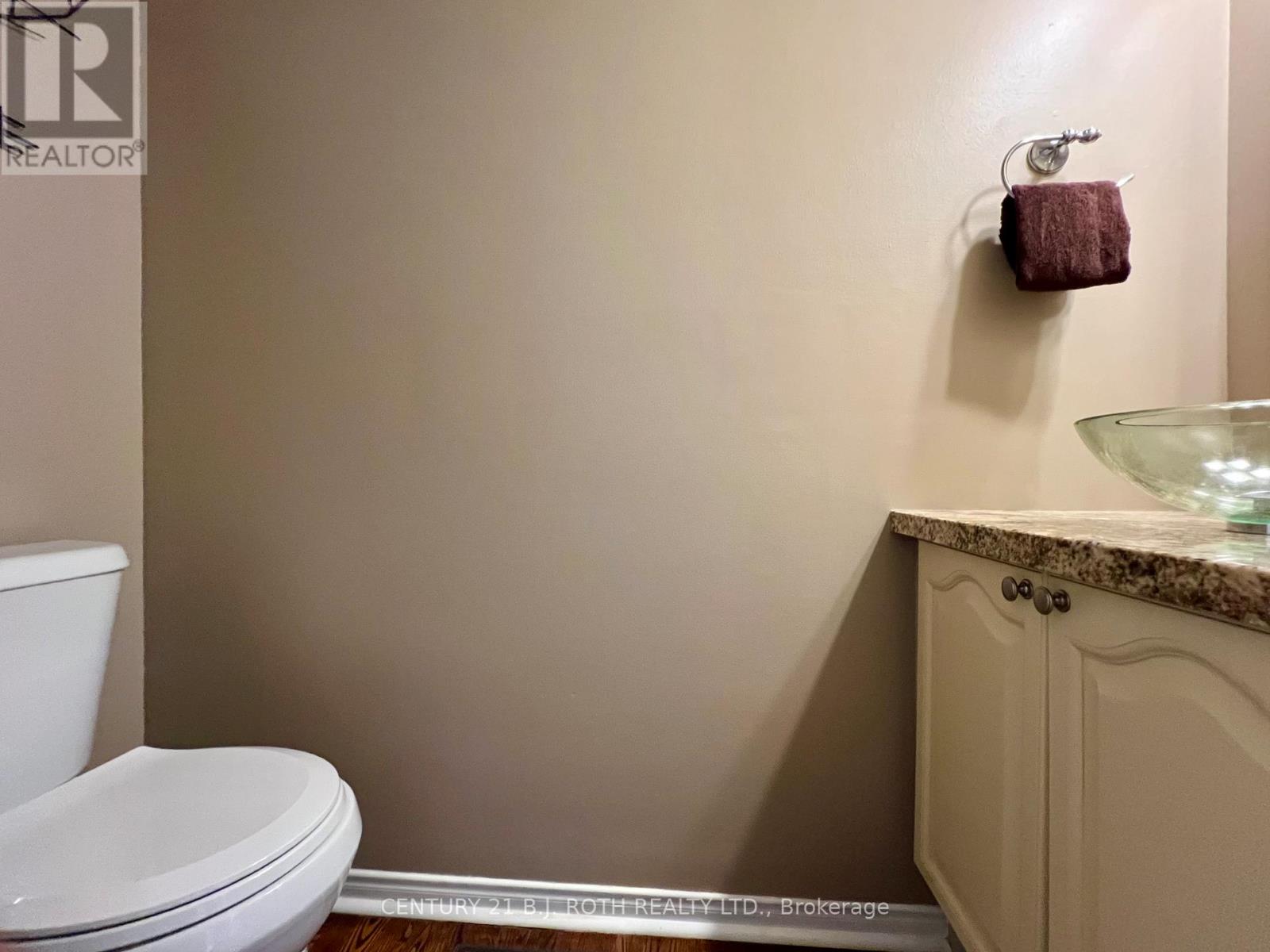 47 LOOKER DRIVE - 24