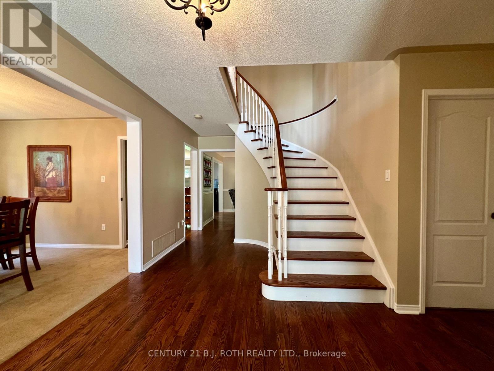 47 LOOKER DRIVE - 25