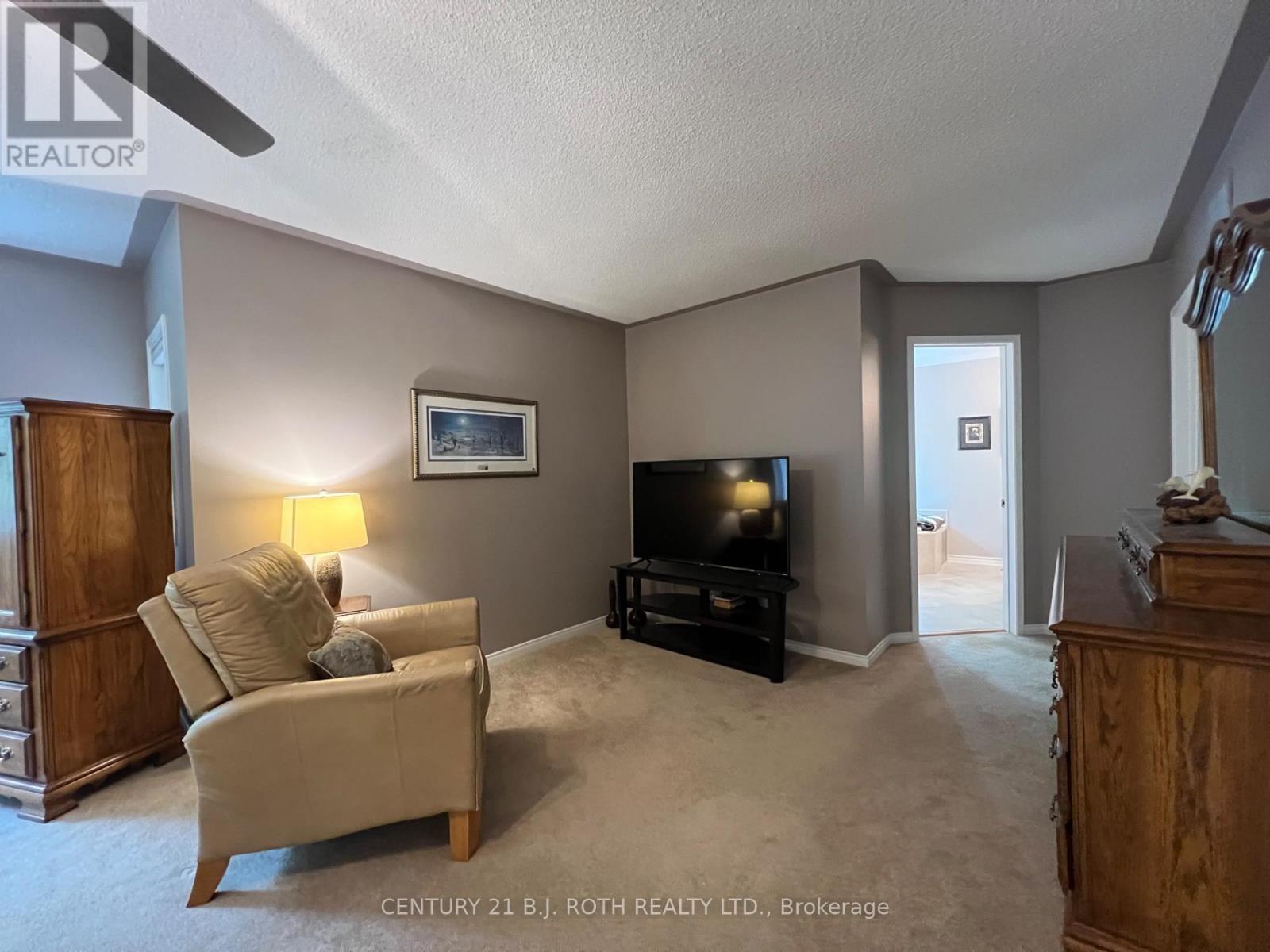 47 LOOKER DRIVE - 29