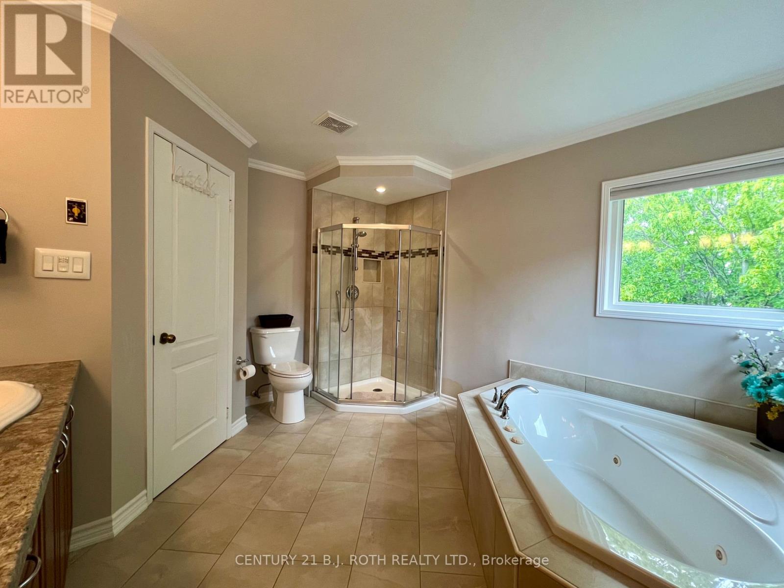 47 LOOKER DRIVE - 31