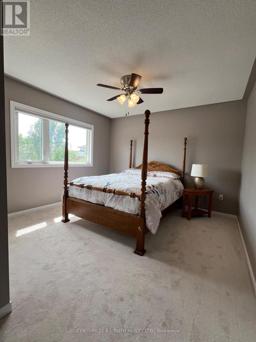 47 LOOKER DRIVE - 34