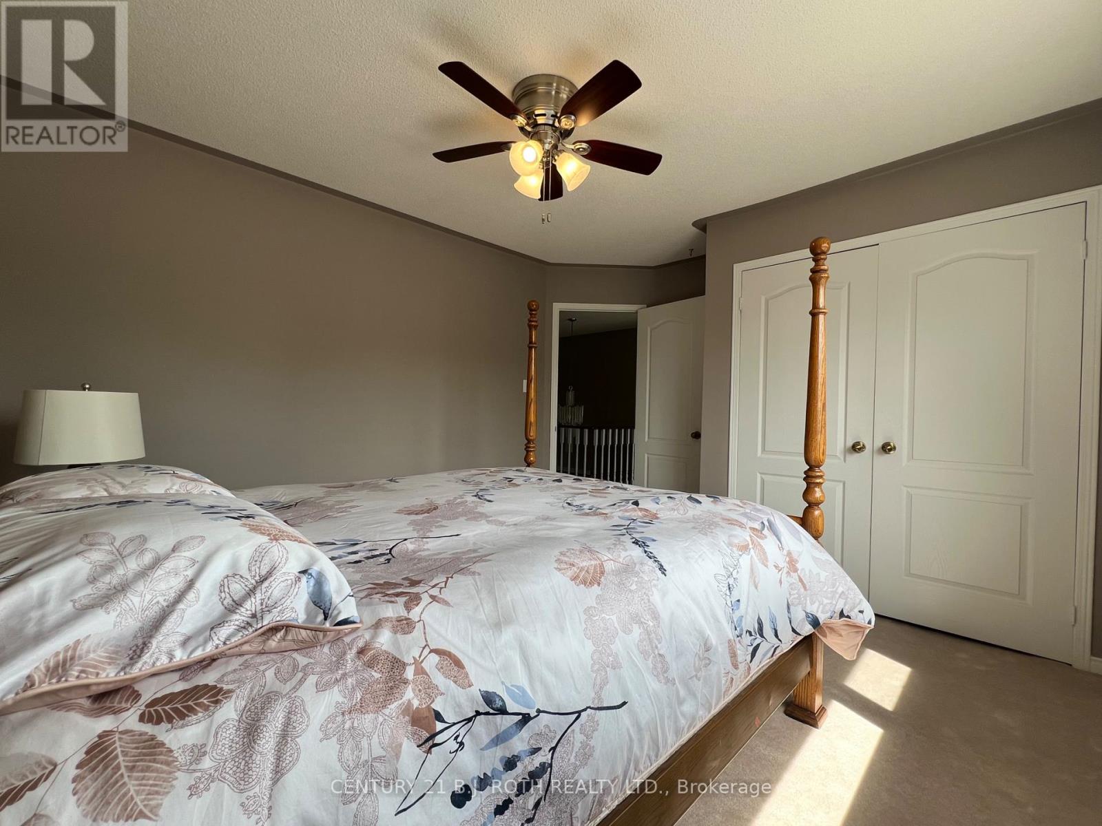 47 LOOKER DRIVE - 35