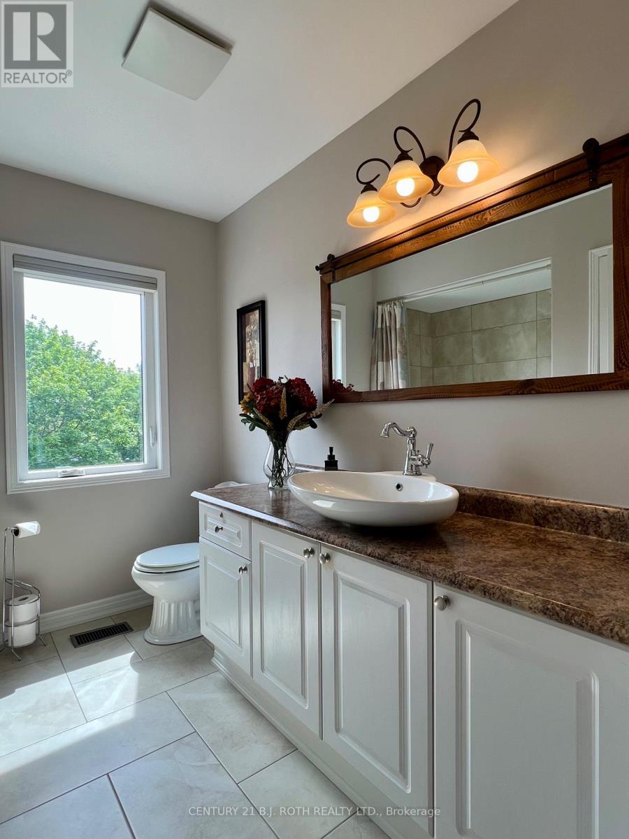 47 LOOKER DRIVE - 36