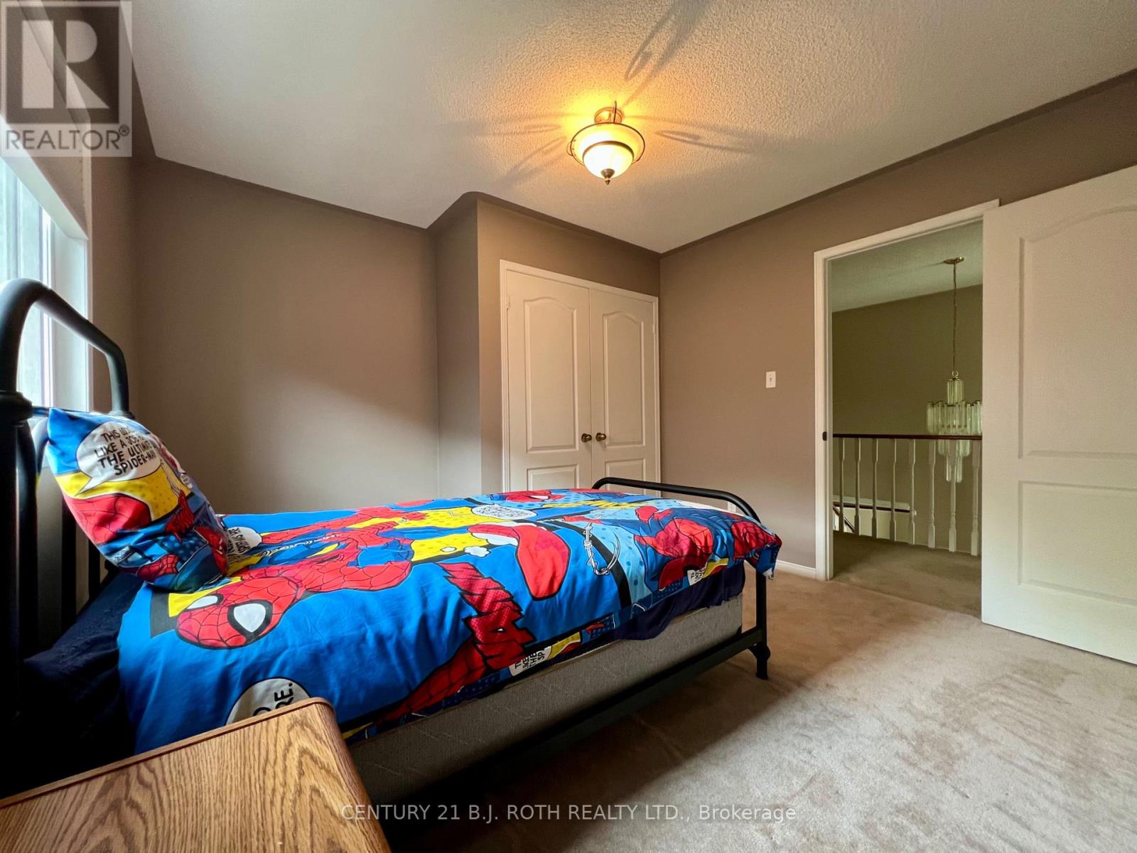 47 LOOKER DRIVE - 40