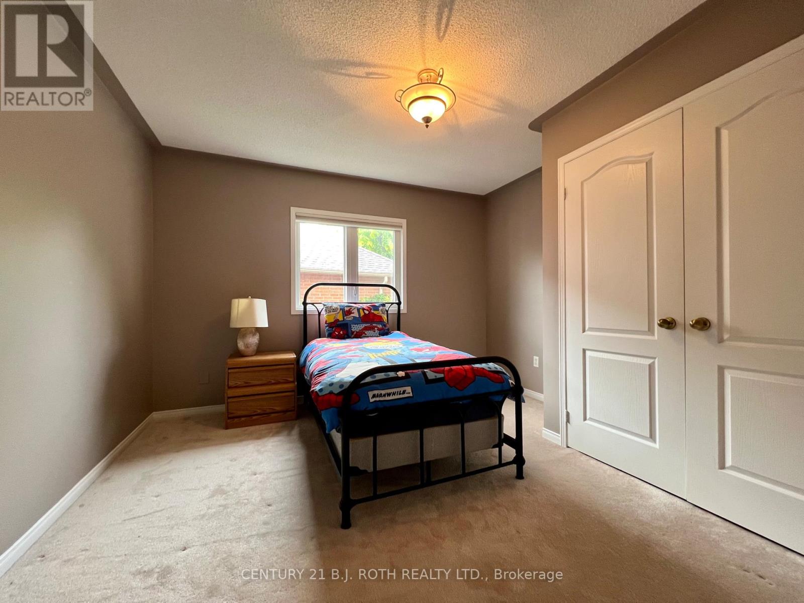 47 LOOKER DRIVE - 41
