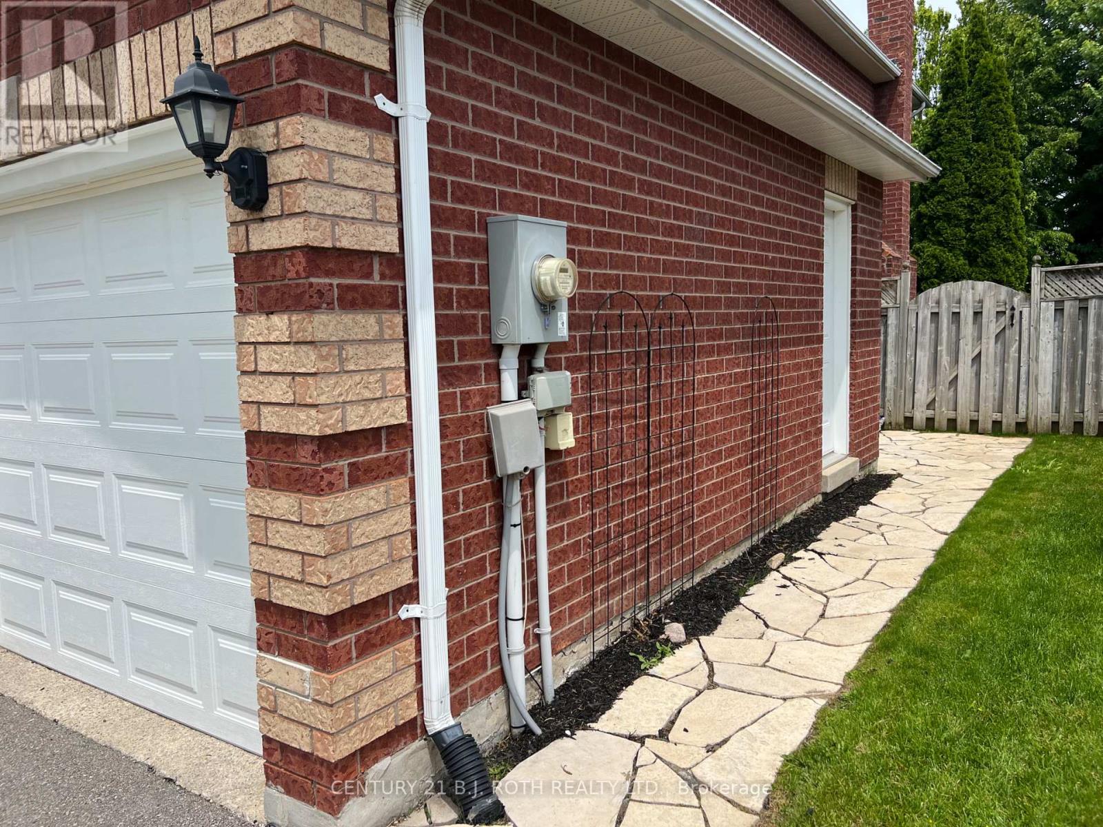 47 LOOKER DRIVE - 42