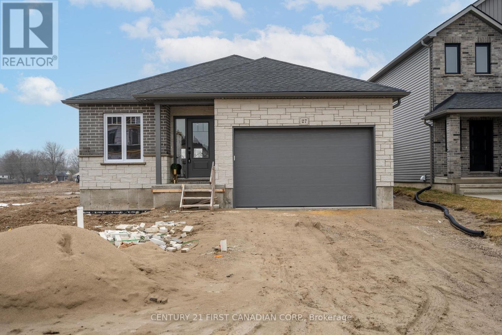 44 POSTMA CRESCENT - 3