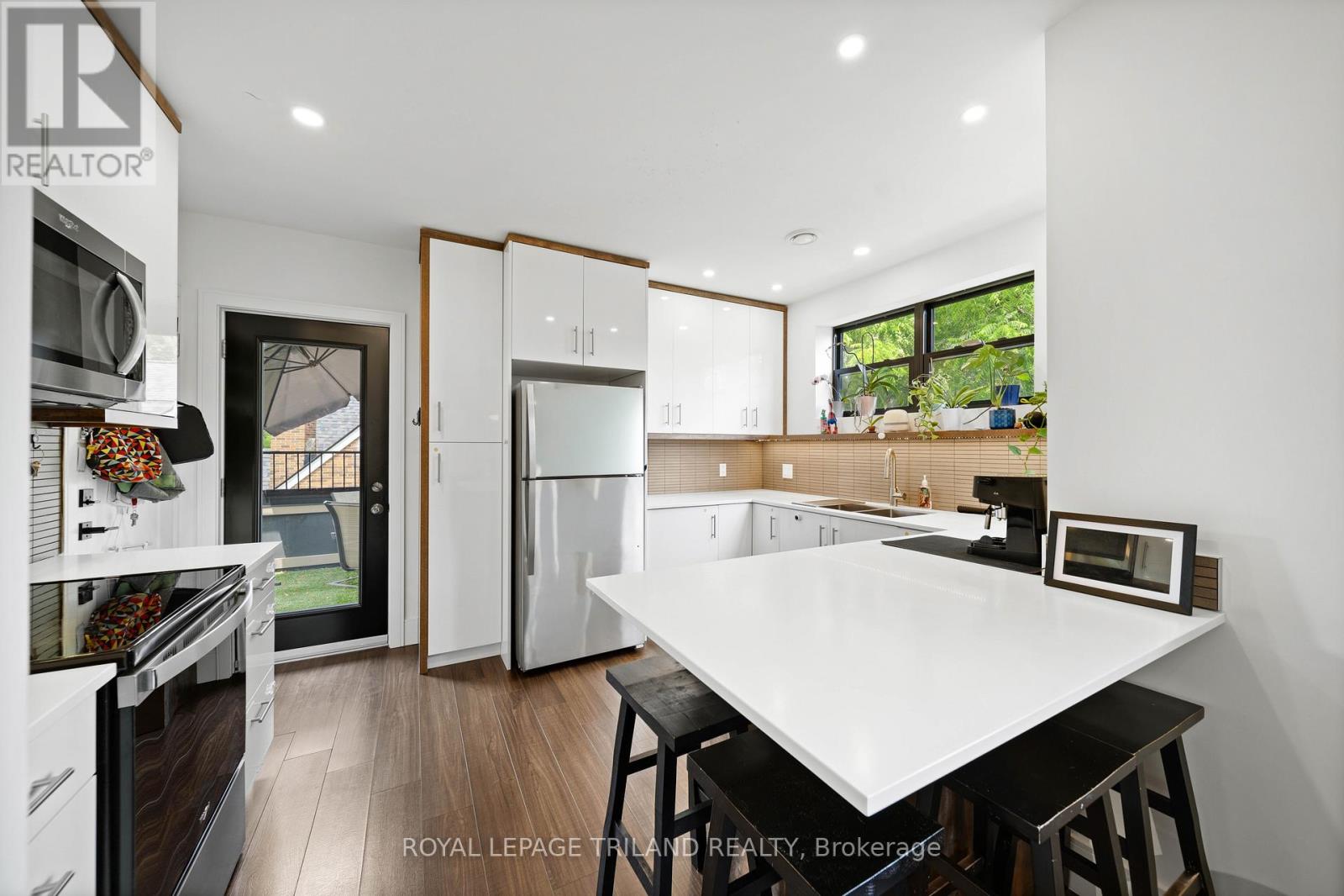 #3 130 WINDSOR CRESCENT - 12
