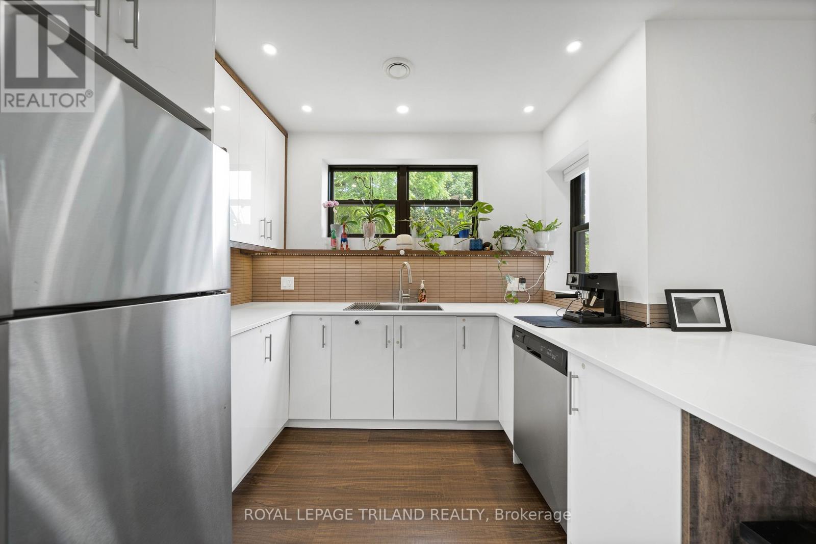 #3 130 WINDSOR CRESCENT - 13
