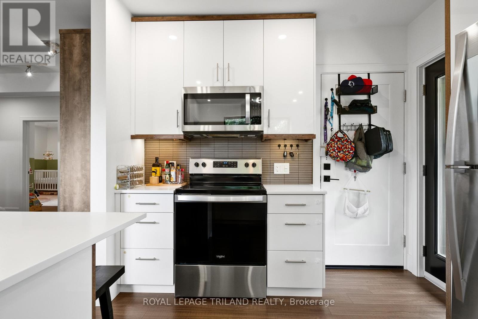 #3 130 WINDSOR CRESCENT - 15