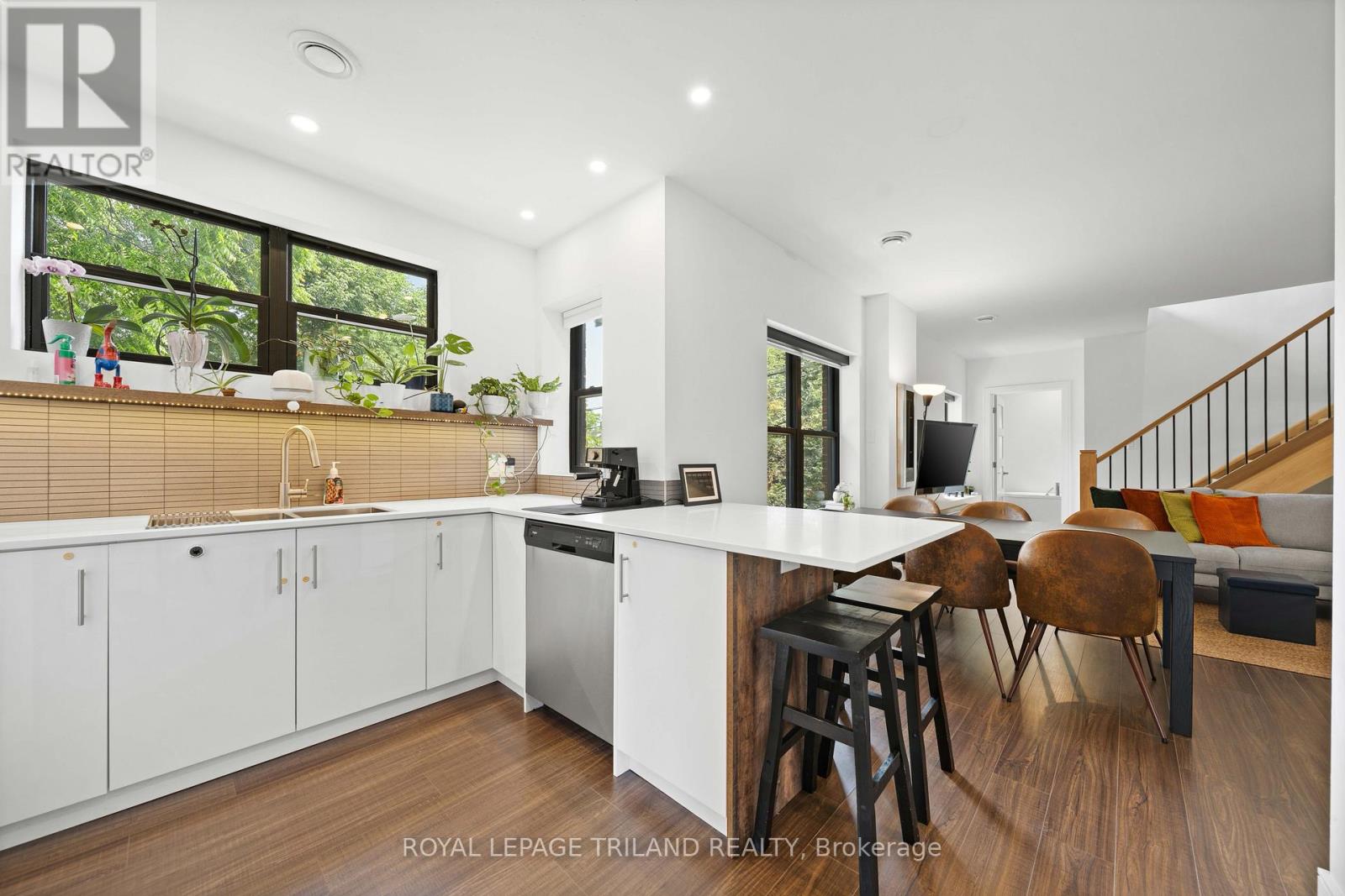 #3 130 WINDSOR CRESCENT - 16