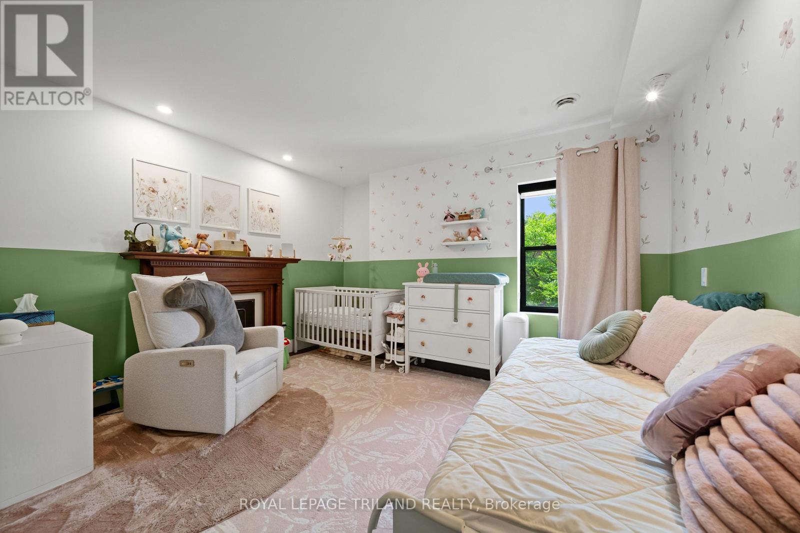 #3 130 WINDSOR CRESCENT - 19